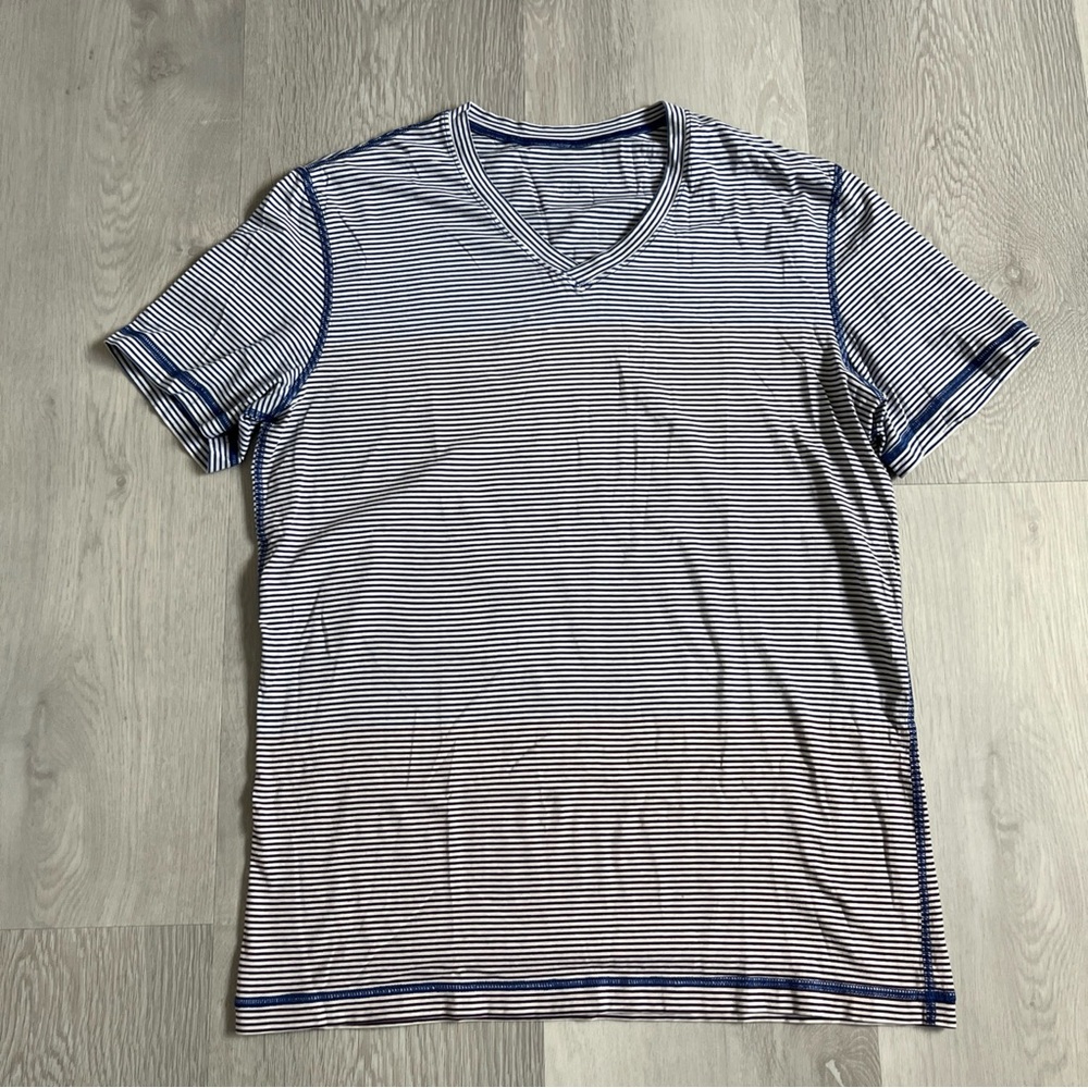LULULEMON MENS T SHIRT STRIPE V NECK GRAY BLUE PURPLE MEDIUM